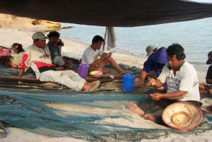 Mending nets. (credit: CRC)