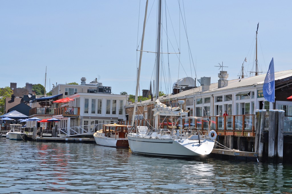 boatsatrestaurantdock